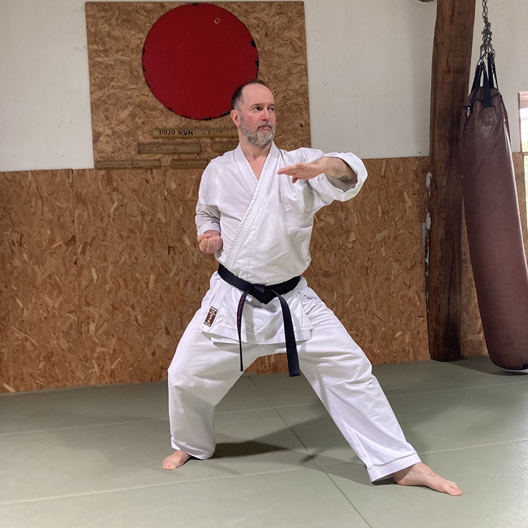 Karate traditionnel (avec la pratique des kata)+ application préparation self defense